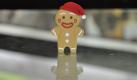Dieser USB-Stick kommt von dem taiwanesischen Hersteller Bone, der hierzulande noch recht unbekannt sein dürfte, aber auf der Ifa eindeutig bekundet hat, auch inDeutschland durchstarten zu wollen. Vornehmlich produzieren die Asiaten - oh Wunder - Zubehör für Apples iPod, iPhone und iPad. Die Flash-Speicher richten sich im Designgedanken ebenfalls nach den Ideen aus Cupertino. Und jetzt wird es weihnachtlich: Tatsächlich ist das neue USB-Flaggschiff ein kleiner Lebkuchenmann, der stark an Pfeffi aus dem Film Shrek erinnert. Je nach Speicherkapazität (zwei bis acht Gigabyte) kosten die Designsticks umgerechnet zwischen 17 und 45 Euro. Foto: news.de