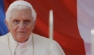 Papst Benedikt XVI. beginnt einen dreitägigen Besuch in Tschechien - und wird von einer Ehrenformation der Streitkräfte in Prag empfangen. Das Oberhaupt der katholischen Kirche wird mehrere Gottesdienste feiern, mit führenden Geistlichen sowie mit Präsident Vaclav Klaus sowie dessen Vorgänger Vaclav Havel zusammentreffen. Foto: ap