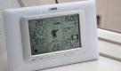 Díe TFA Meteo Max gibt es im Online-Shop inklusive Versand ab 41,86 Euro. Sie liefert sehr viele Daten, was die Wettervorhersage sehr genau macht. Der Meteo Max, ein kleines Männchen mit verschiedenen Bekleidungsvarianten, zeigt dabei genau, welches Wetter auf den Anwender zukommt. Foto: news.de