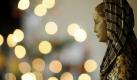 Marienstatue in der Kirche der Justizvollzugsanstalt Tegel in Berlin: Dort zelebriert Bischof Rainer Maria Woelk einen Weihnachtsgottesdienst. Foto: Maurizio Gambarini  Foto: dpa