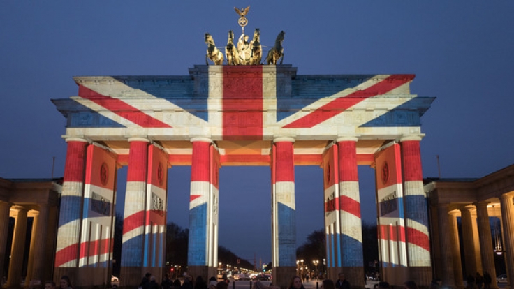 Das in britischen Farben angestrahlte Brandenburger Tor ist am 23.03.2017 in Berlin zu sehen. Mit dem Anstrahlen des Brandenburger Tores zeigen die Berliner ihre Anteilnahme an den Opfern des Anschlags von London.