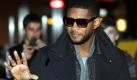 Usher verzichtet für Deutschlandtour auf Süßigkeiten (neu: Zitate Usher) (mit Bild)
Vorspann: 	

US-Sänger Usher («Yeah!») verspricht den Fans für seine erste Deutschlandtour seit sieben Jahren ein Feuerwerk an Überraschungen. Bei den Konzerten in Berlin am 12. Januar und in Oberhausen am 15. Januar würden alle erdenkbaren Showelemente zum Einsatz kommen, sagte der 31-Jährige am Mittwochabend in Berlin. Außerdem werde er während seiner «OMG Tour» von einem Überraschungsgast begleitet.
Text: 	

Berlin (dapd). US-Sänger Usher («Yeah!») verspricht den Fans für seine erste Deutschlandtour seit sieben Jahren ein Feuerwerk an Überraschungen. Bei den Konzerten in Berlin am 12. Januar und in Oberhausen am 15. Januar würden alle erdenkbaren Showelemente zum Einsatz kommen, sagte der 31-Jährige am Mittwochabend in Berlin. Außerdem werde er während seiner «OMG Tour» von einem Überraschungsgast begleitet. «Ich will den Zuschauern etwas für ihr hart verdientes Geld bieten», versprach Usher.

Um sich für die Welttournee in Form zu bringen, verzichtet der Sänger derzeit auf seine geliebten Süßigkeiten und hat seinen Fleischkonsum eingeschränkt. Das Opfer lohne sich: «Ich fühle mich am wohlsten, wenn ich auf der Bühne stehe», sagte Usher. Außerdem habe er immer viel Spaß, wenn er in Deutschland sei.

Der Vorverkauf für die beiden Deutschlandkonzerte beginnt am Samstag (9. Oktober). Die «OMG Tour» beginnt am 10. November in Seattle. Nach dem Jahreswechsel stehen Auftritte in Europa auf dem Programm.

Der Sänger wurde mit fünf Grammys ausgezeichnet und hat nach Angaben der Konzertagentur United Promoters bislang weltweit über 45 Millionen Tonträger verkauft. Den größten Erfolg landete Usher 2004 mit seinem vierten Studioalbum «Confessions». Von der CD mit dem Hit «Yeah!» gingen über 20 Millionen Exemplare über die Ladentische. Der Förderer von Teenieschwarm Justin Bieber wurde in den 90er Jahren bei einer Castingshow entdeckt.

dapd/nje/vf/  Foto: dpa