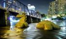 Um den Yeti zu sehen, müssen wir in den Schneematsch reisen, Nessi gibt es im wundervollen Schottland. Und natürlich existiert das Tier, immerhin wurde es schon viel häufiger als der Yeti gesichtet. Schon 565 nach Christus wurde das Tier erstmals im Loch Ness gesehen - wer so lange die Phantasie der Menschen anregt, der lebt auf jeden Fall! Foto: dapd