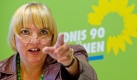 Grünen-Chefin Claudia Roth hat ihre Partei dazu aufgerufen, Diskussionen über mögliche schwarz-grüne Bündnisse zu beenden. Sie wolle von «virtuellen Schwarz-Grün-Fantastereien» nichts mehr hören. Es gehe darum, «die desaströse schwarz-gelbe Bundesregierung schnellstmöglich zu beenden». Foto: dpa