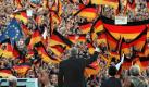 Einen großen Anteil daran hatte die Euphorie, die Deutsche in Ost wie West in den Jahren 1989 und 1990 umfing. Ein Mann wusste den Freudentaumel zu wecken und dann zu nutzen... Foto: dpa
