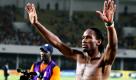 ARCHIV - Didier Drogba von der Elfenbeinküste jubelt über den Sieg gegen Guinea im Viertelfinale des Afrika-Cups in Ghana (Archivfoto vom 03.02.2008). Den Afrika-Cup vor Augen, die WM im Kopf: Für Stars wie Didier Drogba (Elfenbeinküste), Eto'o (Kamerun) oder Mikel (Nigeria) ist die am Sonntag (10.01.2010) in Angola beginnende Kontinental-Meisterschaft eine besondere Herausforderung. Sie gehen mit ihren Mannschaften als große Favoriten in das Turnier, das schon ganz im Zeichen der Fußball-WM im Sommer steht. Foto: Tugela Ridley (zu dpa-Korr.: 'Afrika-Cup als WM-Test für Drogba, Eto'o und Co.' vom 08.01.2010) +++(c) dpa - Bildfunk+++ Foto: dpa