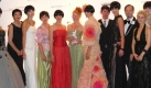 Es wurde aber nicht nur getanzt auf dem Leipziger Opernball. Der Goldene Ball, der Innovationspreis für Modedesign im Bereich Gala  Festmoden, wurden zum zweiten Mal verliehen. Glückliche Gewinnerin ist Andrea Schelling (Mitte) mit ihrer aufwändig verarbeiteten Chiffon-Robe in Rosé. Foto: news.de