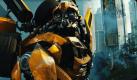 «Transformers 3» bleibt Favorit der US-Kinogänger
Vorspann:	
Text:	
New York (dpa) - Die Roboter ziehen weiter alle Register: Der Kassenknüller «Transformers 3» ist inzwischen der erfolgreichste Film des Jahres in den USA. 

Nach ersten Hochrechnungen nahm das Aktionsspektakel mit Shia LaBeouf in der Hauptrolle an seinem zweiten Wochenende weitere 47 Millionen Dollar (31 Millionen Euro) ein. Damit liegt sein Gesamtergebnis auf dem Heimatmarkt USA und Kanada nach nur zehn Tagen bei 261 Millionen Dollar (183 Millionen Euro).

Auf Platz zwei landete eine neue Komödie mit derbem Männerhumor: «Kill the Boss» von Regisseur Seth Gordon startete nach Angaben des Branchenblattes mit 28,1 Millionen Dollar. Der Film mit Kevin Spacey, Jennifer Aniston, Colin Farrell und Donald Sutherland läuft am 1. September in Deutschland an. 

Ein gutes Premierenwochenende erlebte auch «Der Zoowärter». Die Komödie über einen liebenswerten Tierpfleger, der entdeckt, dass seine Schützlinge sprechen können, kam auf Einnahmen von geschätzt 21 Millionen Dollar.

Hollywood Reporter
Ressort:	Medien
Schlagworte:	Film/Kino/USA/ Foto: dapd