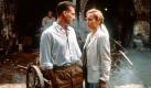ARCHIV - Filmszene aus 'Der englische Patient': Ralph Fiennes als Count Almasy, mit Kristin Scott Thomas als Katherine Clifton - beide verbinden eine leidenschaftliche Liebesaffäre. Der englische Oscarpreisträger und Regisseur Anthony Minghella ist tot. Er sei im Alter von 54 Jahren gestorben, teilte sein Agent am Dienstag (18.03.2008) mit. Minghella hatte 1997 für das Filmdrama «Der englische Patient» den Oscar als bester Regisseur bekommen. Foto: Kinowelt (zu dpa 0479 vom 18.03.2008) +++(c) dpa - Bildfunk+++  Foto: dpa
