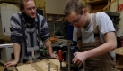 Das Potsdamer Jugendhaus Oase bietet Jugendlichen verschiedene Lern- und Arbeitsprojekte. Hier konnten Schulverweigerer sich auf die Berufswelt vorbereiten. Einige von ihnen waren vorher in der Schule übertrieben laut, andere sind durch kriminelle Delikte wie unerlaubtes Sprayen oder Diebstahl aufgefallen. Foto: ddp