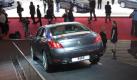 Attacke: Der Peugeot 508 soll dem VW Passat Paroli bieten und unterstreicht den Anspruch der Franzosen, ganz oben mitspielen zu können. Foto: pi