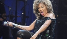 ARCHIV - Tina Turner startet ihre Deutschland-Tournee 2009 am 14.01.2009 in der Lanxess-Arena in Köln. Rockstar Tina Turner liebt mittlerweile die Ruhe. «Ich gehe nicht mehr in Clubs, ich bin einfach gern zu Hause. Dort kann ich die Musik hören, die mir gefällt, und meinen eigenen Lieblingswein trinken», sagte die 69-Jährige in der Aufzeichnung der ARD-Talksendung «Beckmann», die an diesem Montag um 22.45 Uhr ausgestrahlt wird. Eine erneute Rückkehr auf die Konzertbühnen schließt die Queen of Rock definitiv aus. Zwar sei ihre Comeback-Tournee 2008/2009 nach achtjähriger Pause ein großes Vergnügen gewesen, aber zwischendurch habe sie gedacht: Oh Gott, was kommt jetzt als nächstes? Foto: Jörg Carstensen dpa +++(c) dpa - Bildfunk+++ Foto: dpa