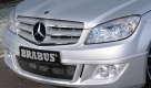 Wir bieten eine Tuning-Garantie über drei Jahre bis 100.000 Kilometer, so Brabus-Sprecher Sven Gramm, das prozessorgesteuerte Zusatzsteuergerät kann dank dem anschlussfertigen Kabelbaum mit Steckverbindung und der mitgelieferten Montageanleitung problemlos von jeder Mercedes-Benz Vertragswerkstatt installiert werden. Foto: press-inform