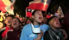 Ein Jubel in Anspannung: 22 Stunden dauerte die Bergung der Kumpel, ganz Chile verfolgte die Rettung. Public Viewing beim Grubendrama. Foto: ap