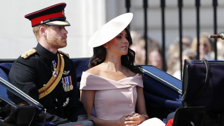 Meghan Markle und Prinz Harry sind erst seit einem Monat verheiratet, doch offenbar klopft jetzt schon der Klapperstorch an.