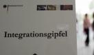 Zum fünften Mal findet der Integrationsgipfel statt. Foto: Gero Breloer/Archiv Foto: dpa