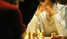 Hier ist ein Ausländer in Deutschland bei der Arbeit: Schach-Grossmeister und Weltmeister Wladimir Kramnik aus Russland sitzt nachdenklich vor dem Brett beim Sparkassen-Schach-Turnier der Grossmeister im Dortmunder Theater. Foto: ddp