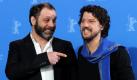 Die Schauspieler Fatih Al (links) und Ilker Aksum kommen bei der Berlinale zur Vorführung des Films Our grand despair, der am Wettbewerb des Filmfestivals teilnimmt. In dem Streifen geht es um die Freundschaft zweier Männer, zwischen die eine Frau gerät. Foto: dpa