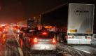 Glatteis, Stau, Unfälle: Wer kann, sollte am Donnerstag aufs Autofahren verzichten: Schneetief Petra pustet die Republik kräftig durch. Foto: dpa