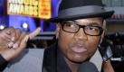 Ne-Yo hat eine kleine Tochter
Vorspann: 	
Text: 	

New York (dpa) - R&B-Sänger Ne-Yo (31) ist zum ersten Mal Vater geworden. Freitagnacht brachte seine Freundin Monyetta Shaw zwei Monate vor dem errechneten Geburtstermin die kleine Madilyn Grace Smith in Atlanta zur Welt. Das Kind sollte eigentlich erst im Januar geboren werden, berichtet «People.com».

«Mein Leben hat sich verändert, wegen eines kleinen anderen Lebens. Ich bin sehr froh, dass meine Familie mich unterstützt. Ich liebe euch alle», tweetete der Sänger kurz nach der Geburt. «Nagelneues Baby, nagelneues Album. Das Leben ist schön!», schrieb der Sänger weiter, der mit bürgerlichem Namen Shaffer Chimere Smith heißt. Sein neues Album «Libra Scale» ist vor kurzem erschienen.

Beinahe wäre Ne-Yo bereits vor fünf Jahren schon einmal Vater geworden: 2005 hatte seine damalige Freundin einen kleinen Jungen namens Chimere zur Welt gebracht. Es stellte sich allerdings heraus, dass das Baby von einem anderen Mann gezeugt worden war.
Ressort: 	VIP
Schlagworte: 	Leute/USA/ Foto: dpa