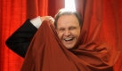 Der Schauspieler Georg Preusse in Berlin. Hunderte Bühnenshows, Fernsehsendungen und Theaterauftritte - seit Georg Preusse 1975 erstmals als Mary Morgan auftrat, gab es kaum ein Jahr, in dem er nicht tourte oder im TV präsent war. Fast zwei Jahre lang war Preusse weder als Mary noch in anderen Rollen zu sehen. Nun kehrt er mit einer Wiederaufnahme der Weihnachtsshow Mary Christmas auf die Bühne zurück.
 Foto: ddp