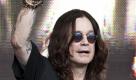 Während der 1980er Jahre hatte Ozzy Osbourne mit Drogensucht und Alkoholismus zu kämpfen, die ihn oft in Schwierigkeiten brachten und in Skandale verwickelten. Noch heute sind die Folgen seines Lebenswandels zu erkennen - vor allem seine Motorik ist eingeschränkt. Foto: ddp