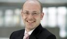 Der Ministerialdirektor im Wirtschaftsministerium Baden-Württembergs, Daniel Rousta, vergriff sich jüngst auf Facebook so sehr im Ton, dass sein Chef Nils Schmid sich genötigt sah, ihm seines Amtes zu entheben. Rousta hatte die Liberalen unter anderem als «FDPisser» bezeichnet. Später gab er sich auf seinem Profil einsichtig: «Mir ist bewusst geworden, dass ich hier und da zu sehr die Regeln der Politik verletzt habe, um den Regeln der Netzgemeinde zu genügen», schrieb er kleinlaut. Dennoch trat er wenige Tage nach seinem Rauswurf aus der Partei aus. Foto: dpa/Wirtschaftsministerium/Archiv