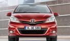 Der flügelförmige obere Kühlergrill, über dem das Toyota-Logo thront, ist schmaler, die Wabenstruktur ist Querstreben gewichen. Um so mächtiger dominiert nun der untere Teil des Kühlergrills, links und rechts gesäumt von zwei tief liegenden Nebelscheinwerfern. Foto: pi