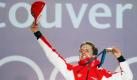 witzerland's Simon Ammann celebrates during the medal ceremony of the ski jumping LH large hill competition at the XXI Olympic Winter Games Vancouver 2010 in the Whistler Olympic Park in Whistler near Vancouver, British Columbia, Canada, late 20 February 2010. Ammann, 28, is the first jumper to win four individual gold medals and the first to achieve a normal and large hill double at one Games twice. EPA/PETER KLAUNZER +++(c) dpa - Bildfunk+++ Foto: dpa