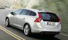 Optisch ist der Volvo V60 im Vergleich zu seinem Limousinenbruder S60 das bessere, weil gelungenere Paket. Das kurze, betont hohe Stummelheck des S60 ist nicht jedermanns Sache und praktischer ist der V60 sowieso. Foto: pi