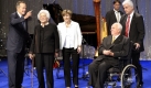 Der ehemalige Präsident der Vereinigten Staaten von Amerika, George H.W. Bush (l.), dessen Ehefrau Barbara, Alt-Bundeskanzler Helmut Kohl (CDU, vorn r.) und dessen Ehefrau Maike Kohl-Richter (M.), treffen sich im Friedrichstadtpalast in Berlin während der Festveranstaltung Mauerfall und Wiedervereinigung - Der Sieg der Freiheit der Konrad-Adenauer-Stiftung. Foto: ddp