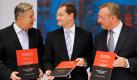 Berlins Regierender Bürgermeister Klaus Wowereit (SPD, von links), der Landesvorsitzende der Berliner SPD, Michael Müller, und der Landesvorsitzende der Berliner CDU, Frank Henkel, halten in Berlin im Festsaal des Abgeordnetenhauses nach der Unterzeichnung den Koalitionsvertrag in den Händen. Dieser steht unter dem Motto «Berliner Perspektiven für starke Wirtschaft, gute Arbeit und sozialen Zusammenhalt». Foto: dapd