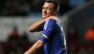 Auch Chelsea-Kapitän John Terry hat ein schlimmes Jahr hinter sich. Der Verteidiger hat es sich mit fast allen Engländern gleichzeitig versaut. Darunter auch Ex-Kumpel und Ex-Vereinskamerad Wyne Bridge und Ehefrau Toni. Der englische Nationalspieler betrog seine Frau nämlich ausgerechnet mit der Freundin seines Kumpels und Nationalmannschaftskameraden Wayne Bridge. Damit hat er gleich zwei Tabus gebrochen und das obwohl er im Jahr 2009 noch auf der Insel zumDaddy of the year gekürt worden war. Das Training mit den Kameraden dürfte danach etwas robuster ausgefallen sein und eine 0:4-Klatsche bei der WM gegen Erzfeind Deutschland gab es noch oben drauf. Foto: dpa