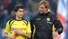 Keine Hierarchiestrukturen: BVB-Trainer Jürgen Klopp duzt seine Spieler und auch sie dürfen ihn duzen. Sie haben aber ganz schnell gemerkt: Ich bin trotzdem nicht ihr Kumpel, sagte Kloppo mal in einem Interview mit dem Spiegel. Foto: dpa