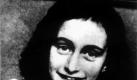 Anne Frank lächelt auf einem undatierten Archivfoto in die Kamera.  Foto: dpa