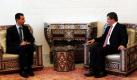 Der Druck auf Syriens Machthaber Assad wächst. Nun drängt die Türkei auf ein Ende der gewaltsamen Unterdrückung der Proteste. Außenminister  Ahmet Davutoglu besuchte Assad in Damaskus und brachte eine unmissverständliche Botschaft. Die syrische Protestbewegung fordert seit Monaten Reformen. Assad gibt sich bislang uneinsichtig und reagiert mit Gewalt. Foto: dapd