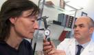 Eine Nasenkorrektur soll ihr helfen. Zudem bekommt Sylvia ein Lifting, neue Zähne und einen größeren Busen verpasst. Foto: RTL2
