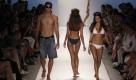 Models zeigen bei der Mercedes-Benz Fashion Week in Miami die neuste Bademode. Foto: ap