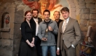 Uta Köbernick (l-r, Förderpreis der Stadt Mainz), Jochen Malmsheimer (Kleinkunst), Dieter Nuhr (Moderation), Wilfried Schmickler (Kabarett) und Sebastian Krämer (Lied/Chanson) posieren am Sonntag (01.03.2009) zusammen im Theater 'unterhaus' in Mainz. Das Mainzer Forum-Theater 'unterhaus' in der rheinland-pfälzischen Landeshauptstadt ist wieder einmal Schauplatz für die deutsche Kleinkunstszene. Wie jedes Jahr wird hier der vom Theater gestiftete Deutsche Kleinkunstpreis in drei Kategorien und einem Förderpreis verliehen. Foto: Fredrik von Erichsen dpa/lrs +++(c) dpa - Bildfunk+++ Foto: dpa