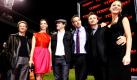 Die Besetzung des neuen Ben Affleck-Films The Town  Stadt ohne Gnade posiert gemeinsam bei der Premiere des Films im Fenway Park in Boston. Mit dabei sind: Chris Cooper (von links), Rebecca Hall, John Hamm, Ben Affleck, Jeremy Renner und Blake Lively. Foto: ap