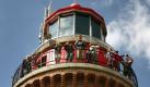 Der Leuchtturm Buk in Bastorf/Meckenlenburger Bucht ist ebenfalls aus rotem Backstein und wurde 1878 erbaut. Der Turm ist mit knappen 21 Metern Höhe einer der kleinsten in Deutschland und hat doch eine große Aufgabe. Er schützt die Seefahrer vor Hannibal, einer Sandbank direkt vor der Wismarer Bucht.  Foto: dpa