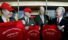 Doch mit einer professionellen Kampagne setzt sich Leipzig gegen Hamburg,  Frankfurt und Stuttgart durch und wird deutsche Bewerberstadt. Dafür gibt es auch viel prominente Unterstützung, wie hier von Michael Rogowski, Präsident des Bundesverbandes der Deutschen Industrie, SPD-Superminister Wolfgang Clement und Franz Beckenbauer, Präsident des WM-Organisationskomitees (von links). Foto: ddp