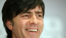 Kokosnsse. (Fuball-Bundestrainer Joachim Lw sagt, was ihn auf die Palme bringt) Foto: dpa