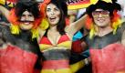 German fans cheer prior to the World Cup group D soccer match between Germany and Australia at the stadium in Durban, South Africa, Sunday, June 13, 2010 (AP Photo/Gero Breloer) Foto: ap