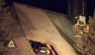 Kurz nach 0.30 Uhr nhern sich die Feuerwehrleute der Unfallstelle... Foto: dpa