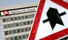 Ein Vorfahrtschild ist vor der Agentur für Arbeit in Kassel zu sehen (Archivfoto vom 28.02.2008). Am Dienstag (30.09.2008) gibt die Bundesagentur in Nünberg die Arbeitsmarktdaten für den Monat September 2008 bekannt.
 Foto: dpa
