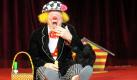 Der russische Clown und Pantomime Oleg Popov tritt in Düsseldorf beim Großen Russischen Staatscircus auf. Der Zirkus ist sein Lebenselixier, der Publikumsbeifall hält ihn jung. Daher denkt der 80-jährige Oleg Popow trotz seines fortgeschrittenen Alters nicht im entferntesten ans Aufhören: Solange meine Beine laufen und sich meine Arme bewegen lassen, will ich Clown sein, unterstreicht er. Die letzte Tournee mit dem Großen Russischen Staatszirkus hat er gerade abgeschlossen, die nächste ist bereits in Planung. Foto: dpa