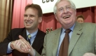 Der politische Ziehvater mit dem Sohn: Nach seinem Einstieg in die Landespolitik 1990 übernimmt Kulturminister Dieter Althaus im Jahr 2000 den CDU-Landesparteivorsitz vom damaligen Ministerpräsidenten Bernhard Vogel. Es ist nicht Althaus einziges Erbe...
 Foto: ddp
