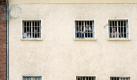 Gewalt im Knast  Desperado
6000 Jugendliche zwischen 14 und 24 sitzen derzeit eine Jugendstrafe ab. Die Haftzeit ist durchsetzt von Gewalt, Drogen, Sex und harter Hierarchie. 90 Menschen bringen sich jedes Jahr in deutschen Gefängnissen um. Der Krieger ist besiegt  und wird im Knast zum Desperado, der nichts mehr zu verlieren hat. Die Autoren fordern eine stabilere Personaldecke und intensivere Maßnahmen zur Resozialisierung. Foto: dapd