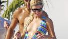 Paris Hilton lässt es gerne bei einer Strandsause krachen. Natürlich schaut sie auch mal im französischen Jet-Set-Örtchen Saint Tropez an der Mittelmeerküste vorbei. Der ideale Platz für eine Champagnerdusche. Foto: dpa